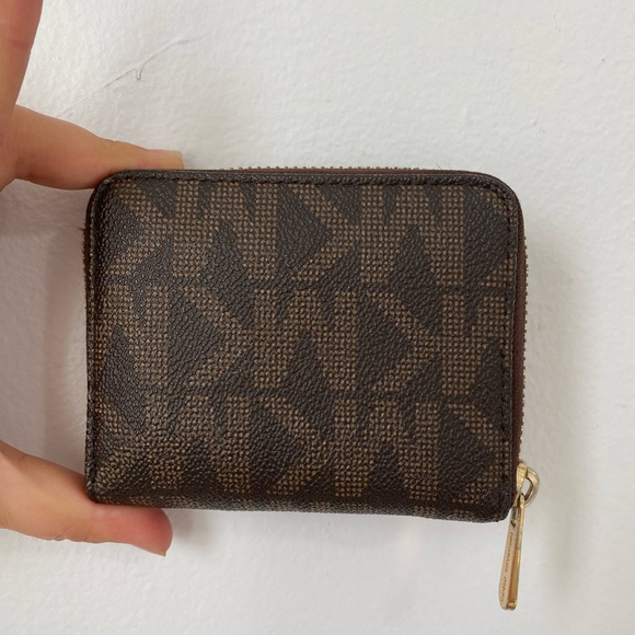 Michael Kors Wallet - Picture 5 of 8